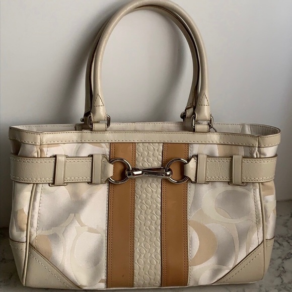 Coach Handbags - EUC COACH HAMPTON Signature Logo Jacquard